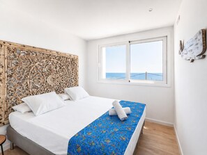 3 chambres, fer et planche à repasser