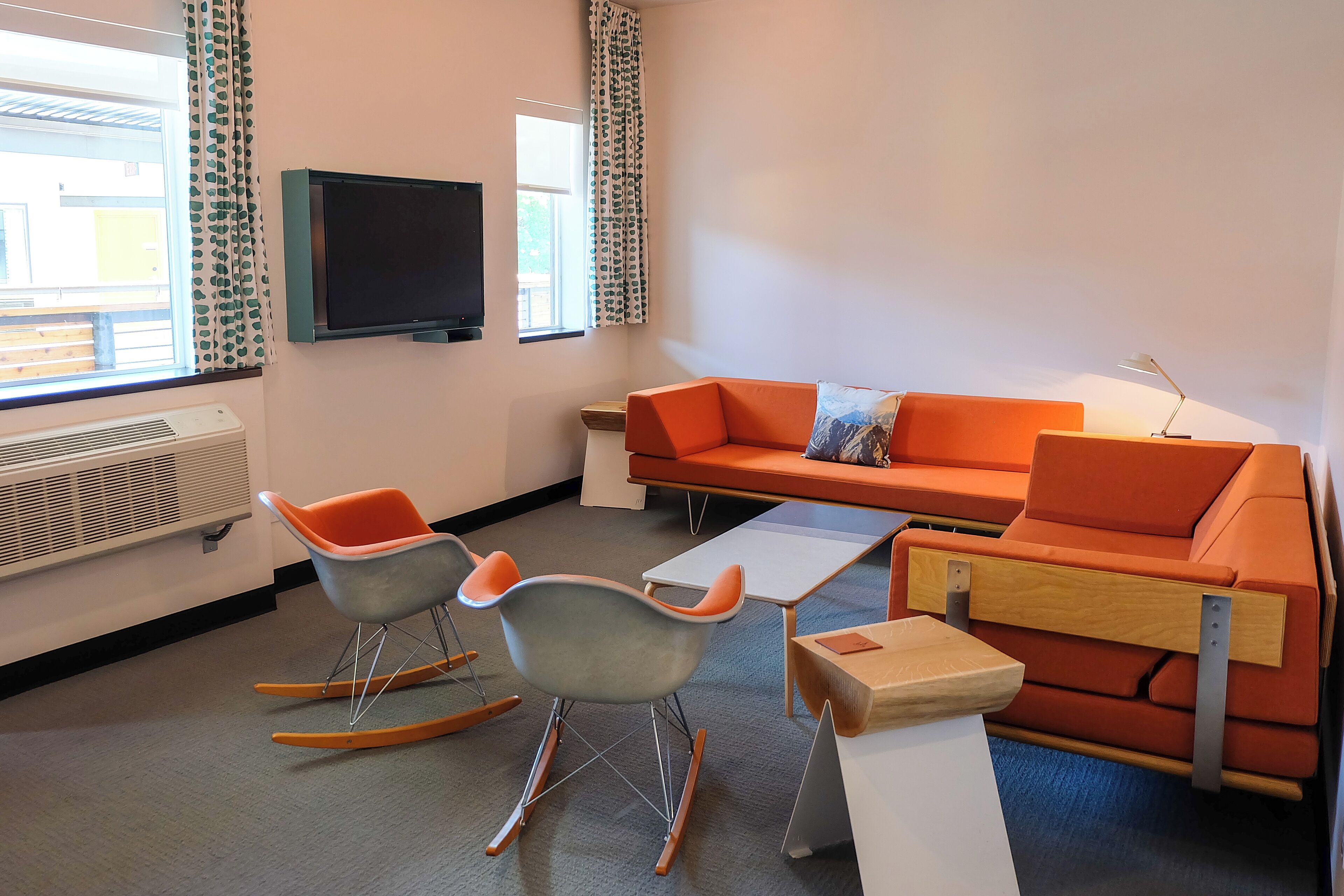 suite (cottonwood) | living area | 43-inch flat-screen tv with cable channels, tv