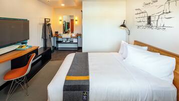 Room, 1 Queen Bed (Micro) | Premium bedding, pillowtop beds, in-room safe, laptop workspace