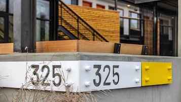 Pintu masuk properti