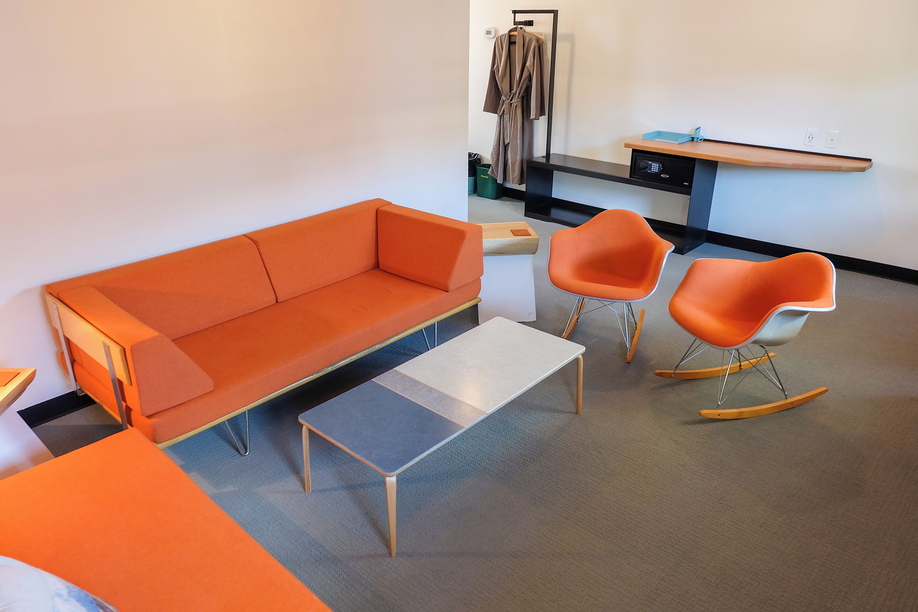 suite (cottonwood) | living area | 43-inch flat-screen tv with cable channels, tv