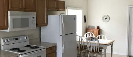 House | Private kitchen | Fridge, microwave, oven, stovetop