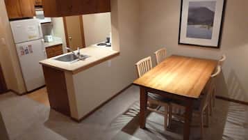 Studio | Dining