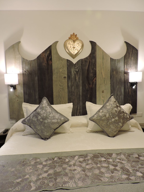 Chambre Standard double | Coffre-fort, accès au Wi-Fi (inclus), literie fournie