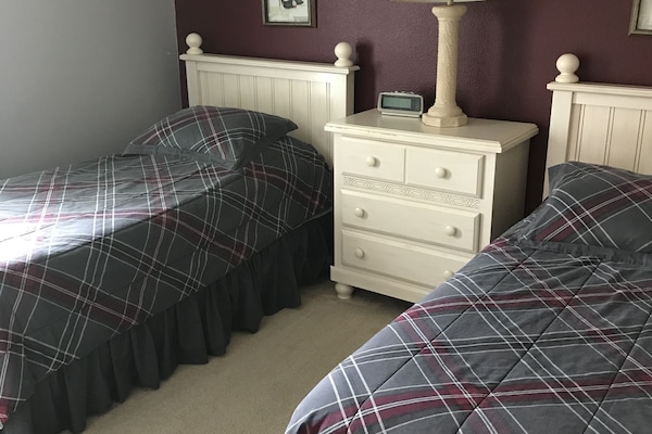 House | 4 bedrooms, iron/ironing board, WiFi (free), individually decorated