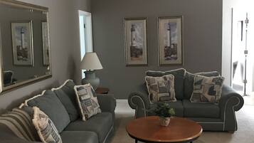 House | Living room | Flat-screen TV, DVD player