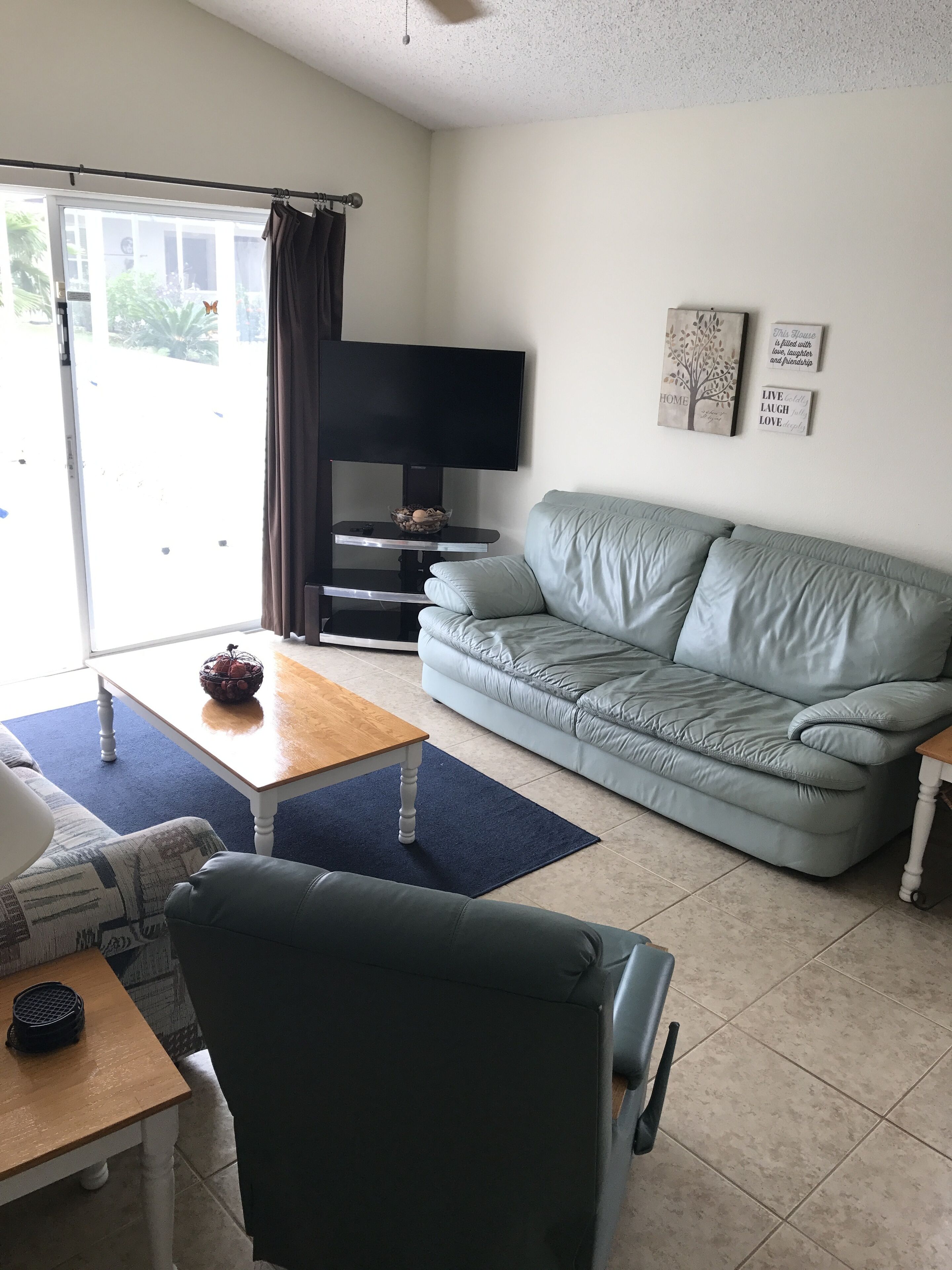 House | Living area | Flat-screen TV, DVD player