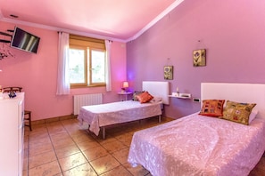 6 bedrooms, iron/ironing board, travel cot, free WiFi