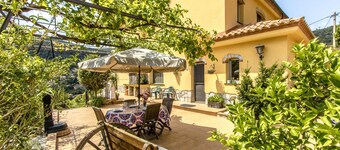 Spacious, Sublime Villa just 15km to Barcelona!