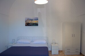 2 bedrooms, iron/ironing board, travel cot, free WiFi