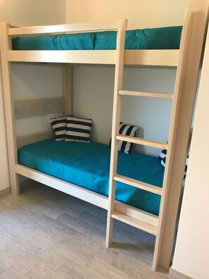 3 bedrooms, iron/ironing board, WiFi, bed sheets - Villa della Pietra, Cala Sinzias, Castiadas (Castiadas)