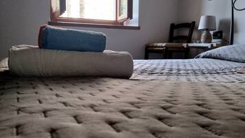 3 camere, una scrivania, insonorizzazione, ferro/asse da stiro