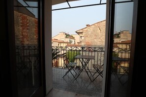 Interior - Green View - few steps from Piazza Bra and Arena (Verona)