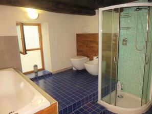 Bathtub, hair dryer, bidet, towels - SALERNO, between Amalfi, Pompei, Paestum (Salerno)