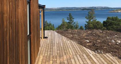 New holiday home, idyllically located by the sea
