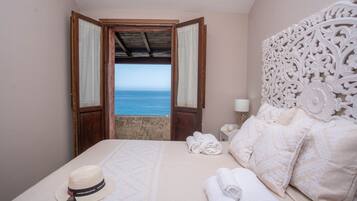 3 habitaciones, caja de seguridad en la habitación y escritorio