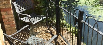 River Courtyard Apartment - St Neots