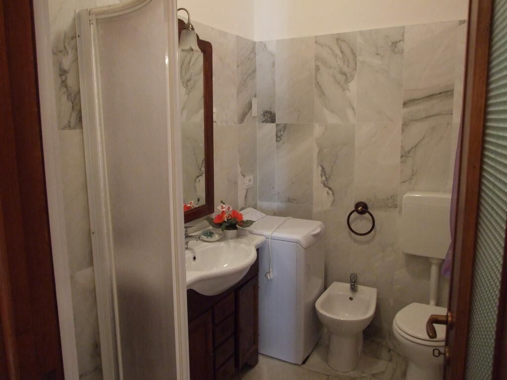 Ducha, secador de pelo, bidet, toallas