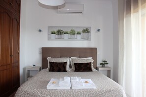 5 bedrooms, iron/ironing board, travel cot, free WiFi - Villa Rios Garden - Perfect for Resting, Relaxing and Enjoying Nature (Franqueira)