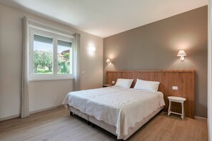 1 chambre, coffres-forts dans les chambres, fer et planche à repasser