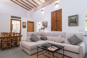 TV, video games, books, stereo - VILLA VALLS Rustic Villa (Montuiri)