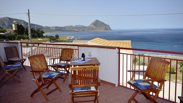 Outdoor dining - RANDOM LISTING (San Vito Lo Capo)