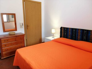 5 habitaciones, tabla de planchar con plancha y wifi 