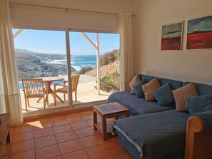 TV, DVD player, books - Evelmar house on the waterfront in Betancuria Natural Park (Valle de Santa Inés)