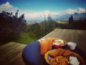 Cabane Romantique, 1 lit double, cuisine, côté montagne | Terrasse/Patio