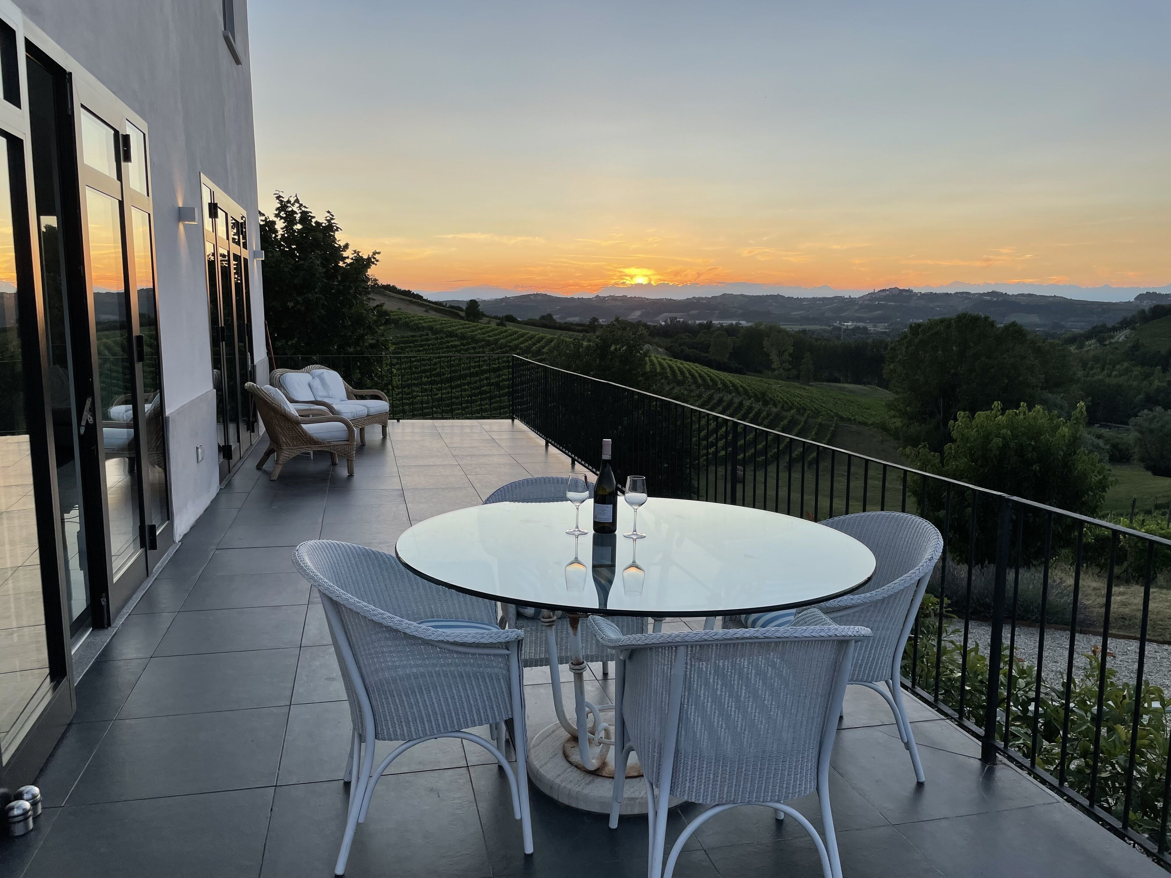 屋外ダイニングエリア