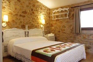 4 bedrooms, travel crib, WiFi, bed sheets