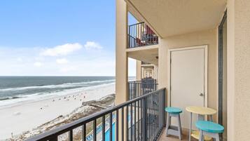 Signature Condo, 2 Bedrooms, Balcony | Balcony