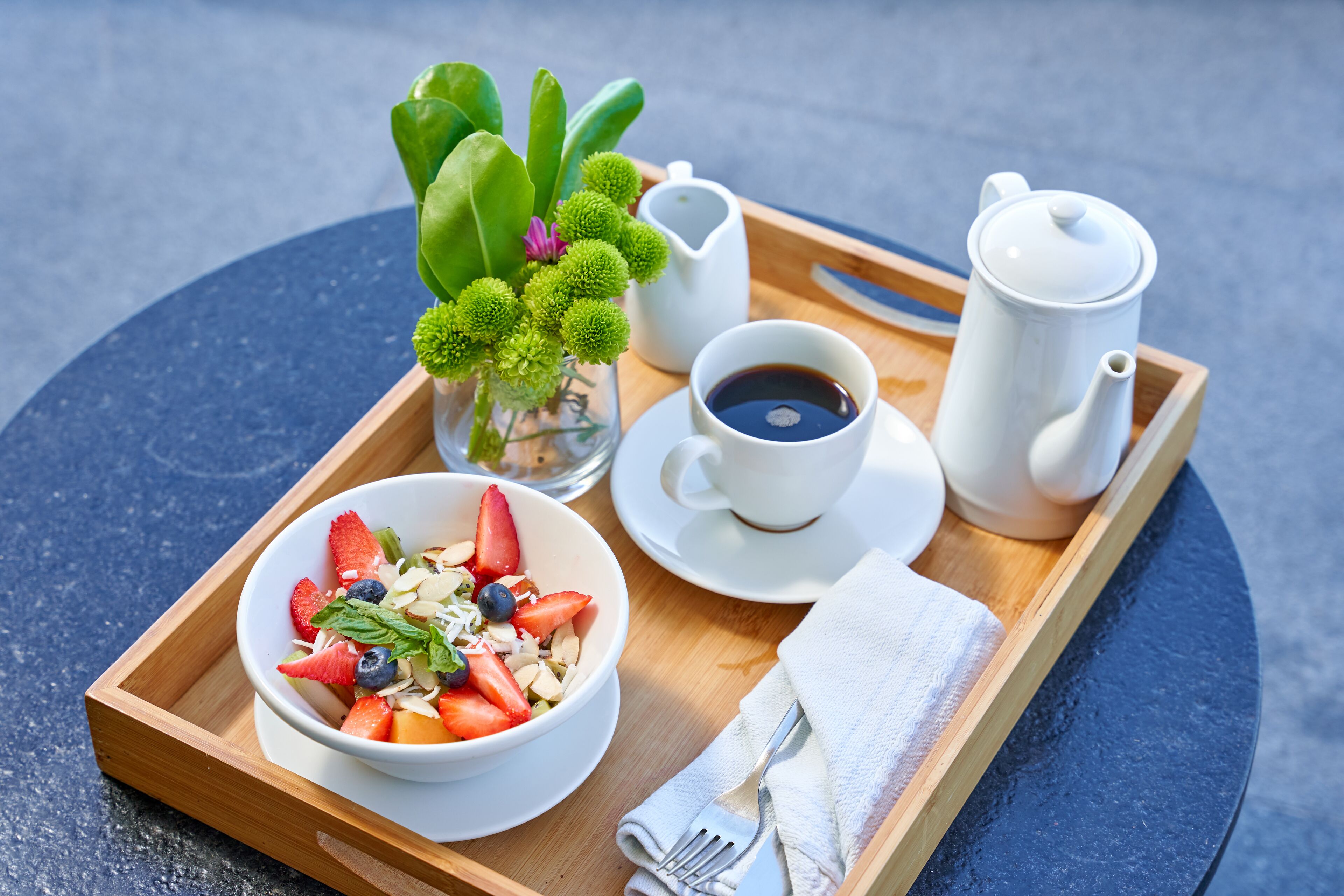 breakfast, lunch, dinner served; international cuisine