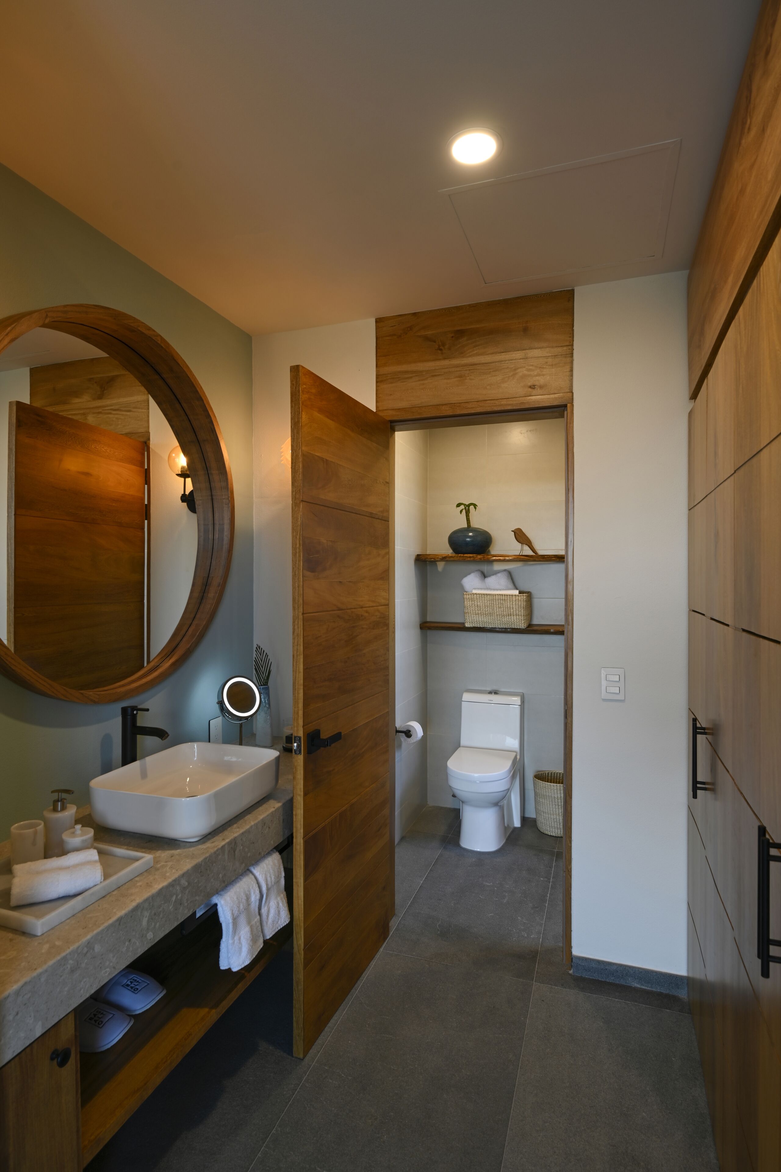 deluxe room, mountain view | bathroom | free toiletries, hair dryer, bathrobes, slippers