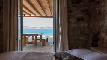 5 habitaciones, tabla de planchar con plancha y cuna de viaje