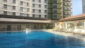 Kolam renang terbuka