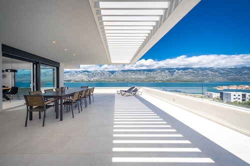 Premium Luxury villa Sea Star with breathtaking view near the sea + big pool