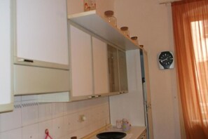 Geladeira, fogão, cooktop, cafeteira/chaleira