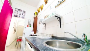 Frigorífic, placa de cuina i bullidora elèctrica 