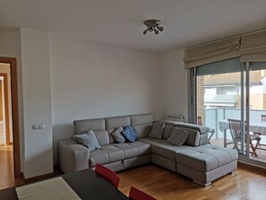 TV - Community pool area apartment (Tossa de Mar)