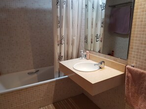 Bathtub, bidet - Community pool area apartment (Tossa de Mar)