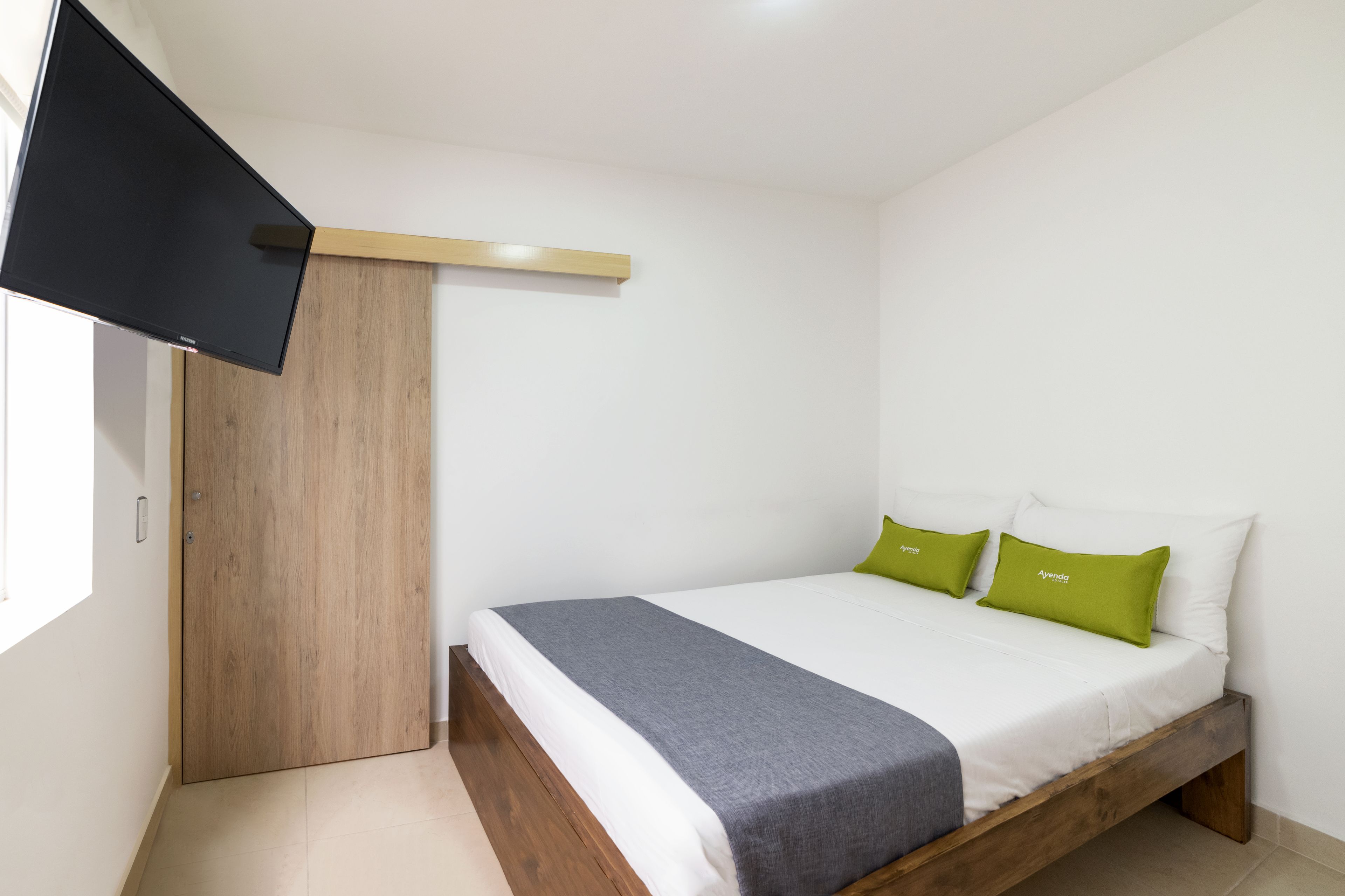double room | free wifi, bed sheets