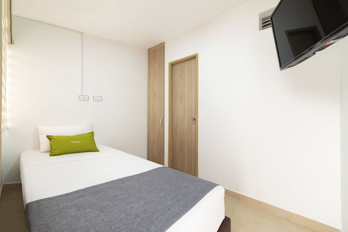 Single Room | Free WiFi, bed sheets