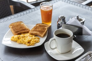 Free daily English breakfast