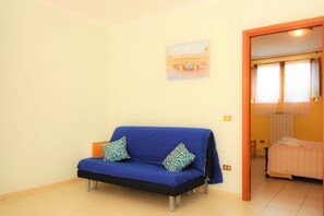 2 habitaciones, tabla de planchar con plancha y ropa de cama 