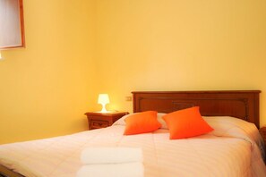 2 bedrooms, iron/ironing board, bed sheets