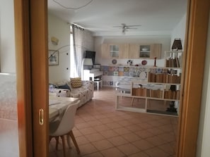 TV, DVD player, books, stereo