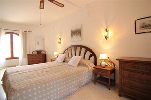 2 soverom, strykejern/-brett, wi-fi (inkludert) og sengetøy