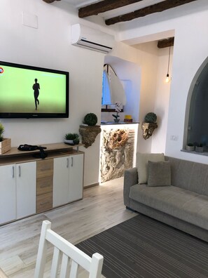 Smart TV, caminetto