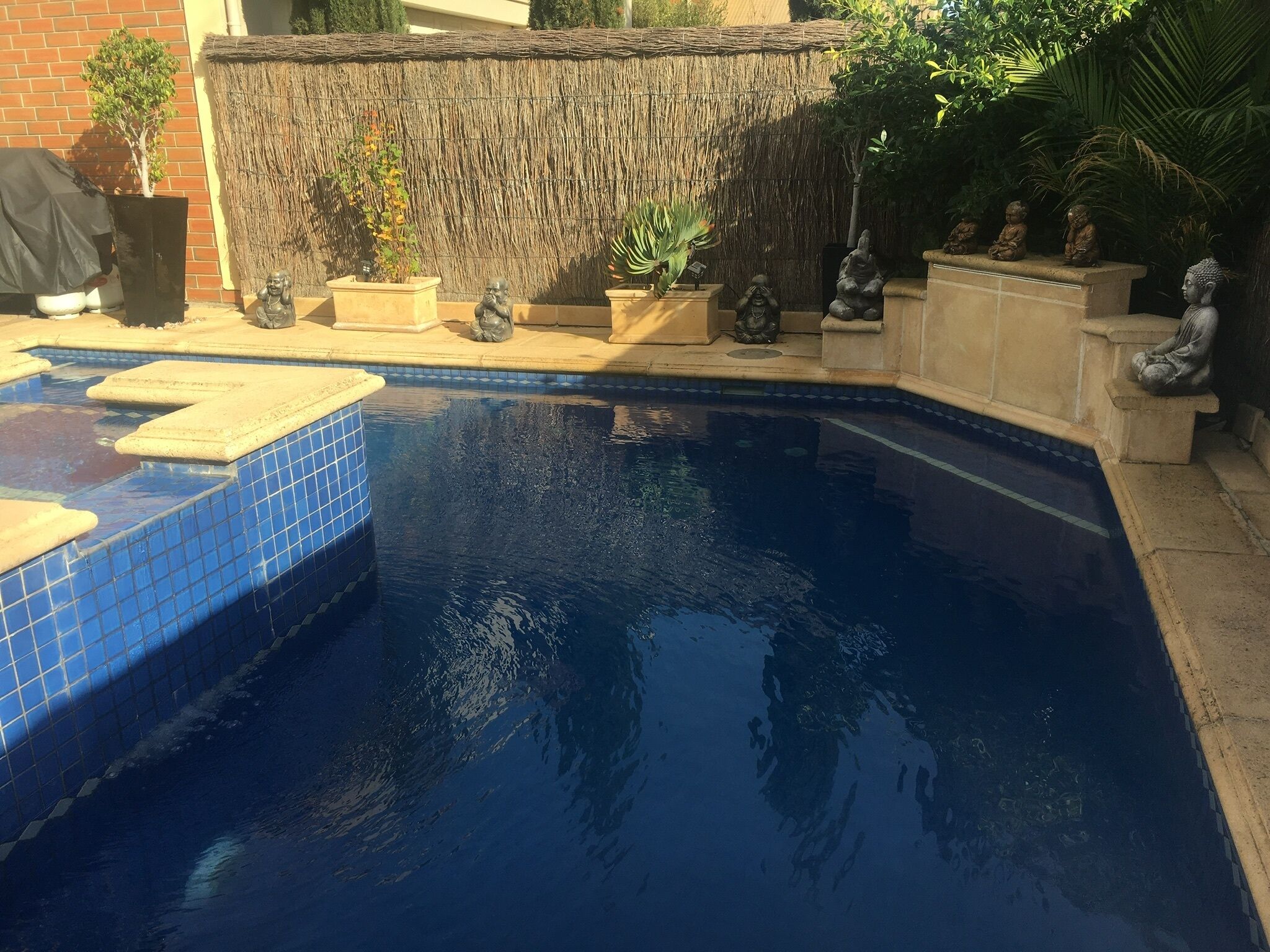 Easy stay Beachside Hove Executive spacious duplex home . Outside heated spa — image 9